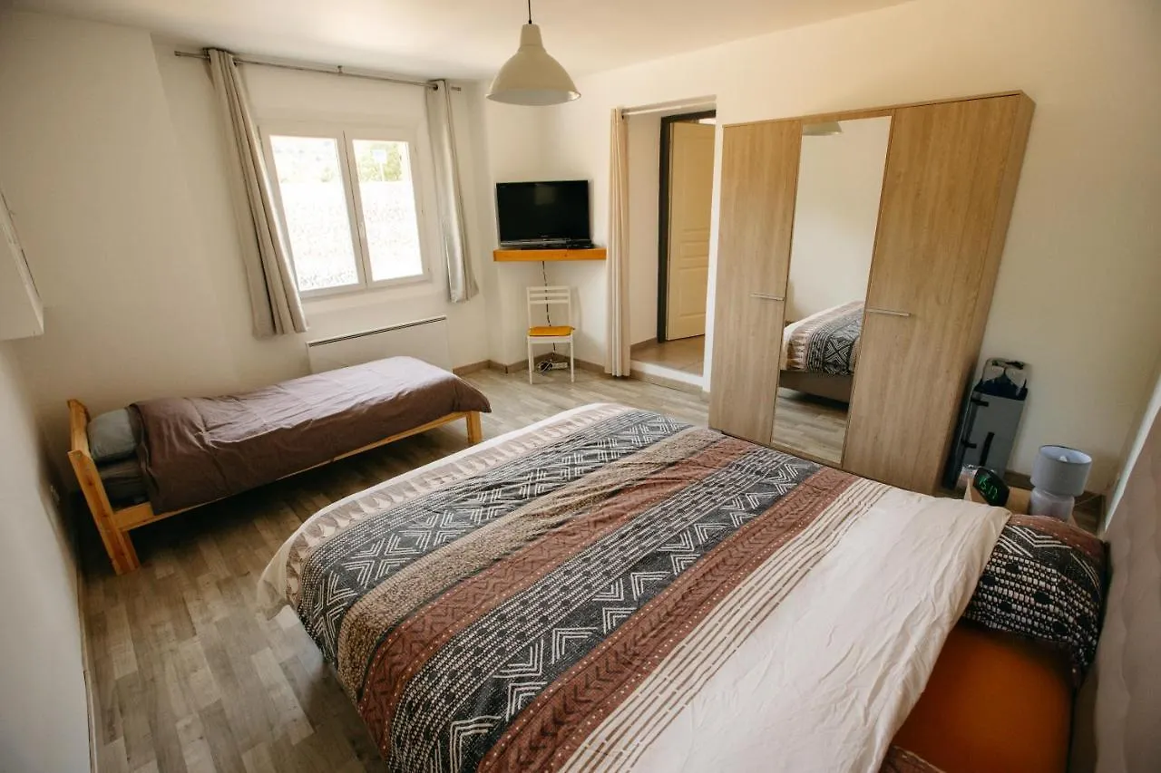 Appartement CHEZ Xavier à Les Assions 0*,